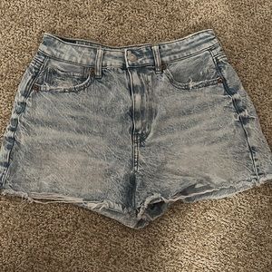 AE Denim Mom Short size 6 in light vintage color